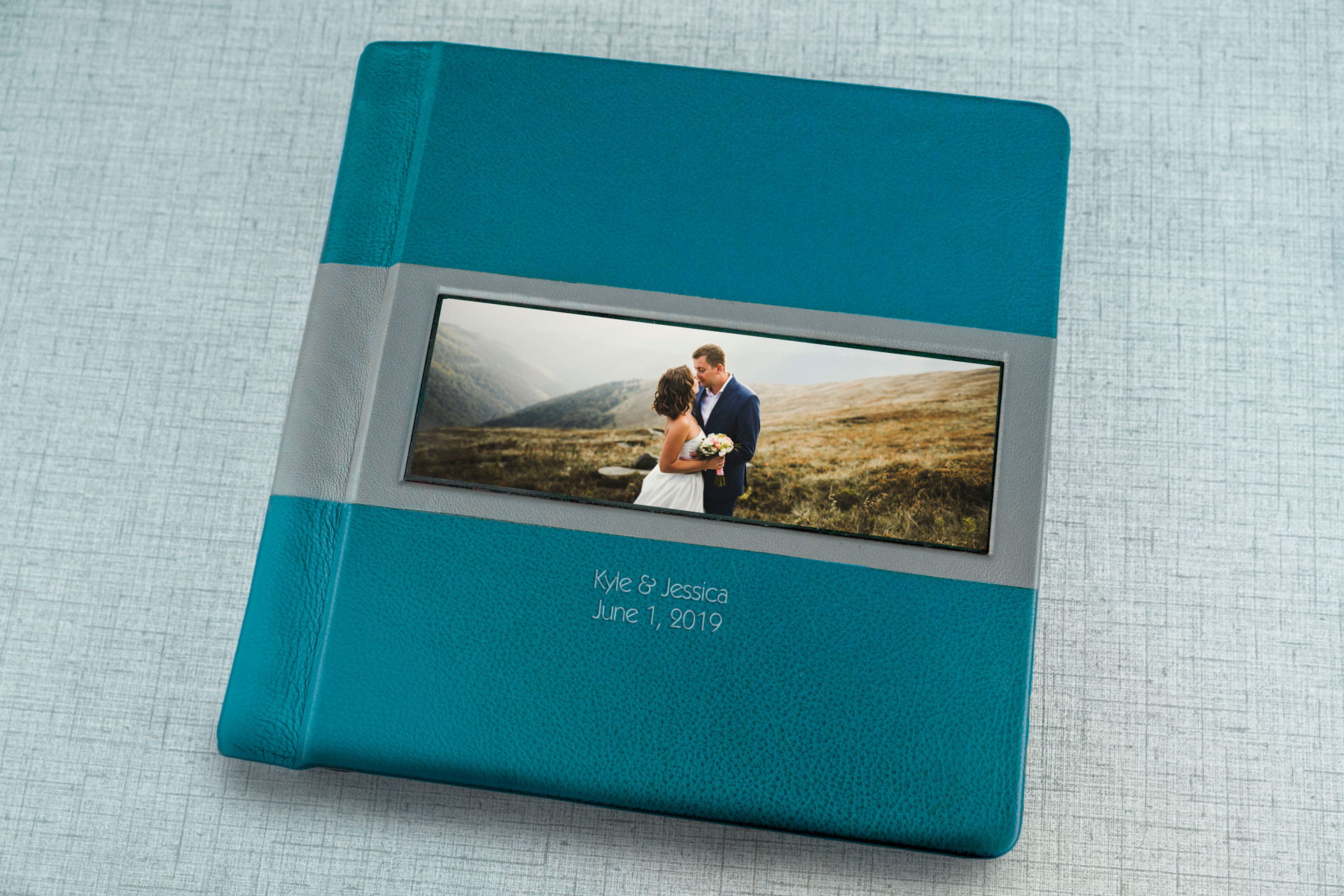 Say “Yes” To Genuine Leather Wedding Albums